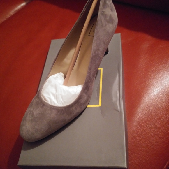 Lord & Taylor Almond toe gray suede pumps - Picture 6 of 6